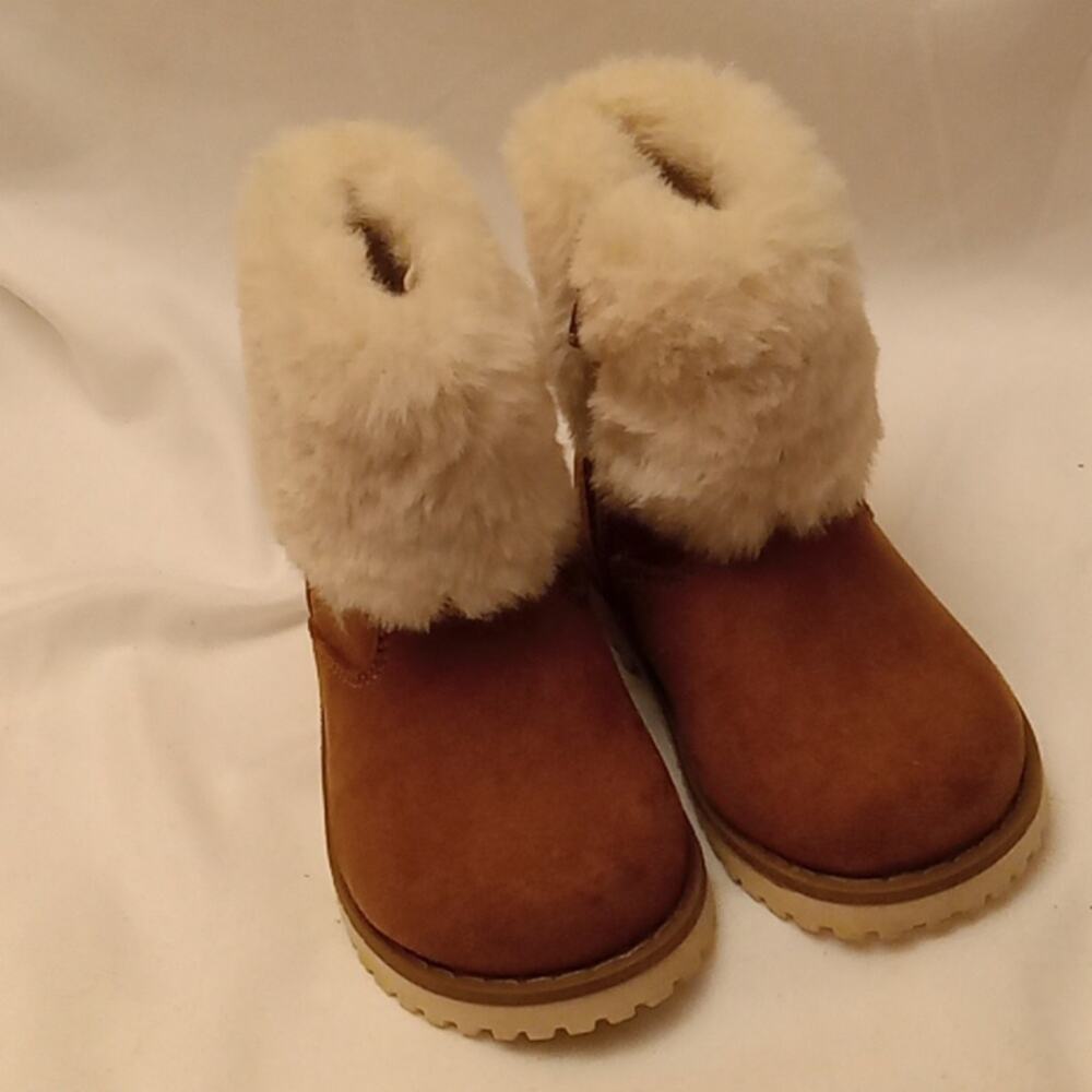 Falls Creek Toddlers girls suede boots with trim. SIZE 5